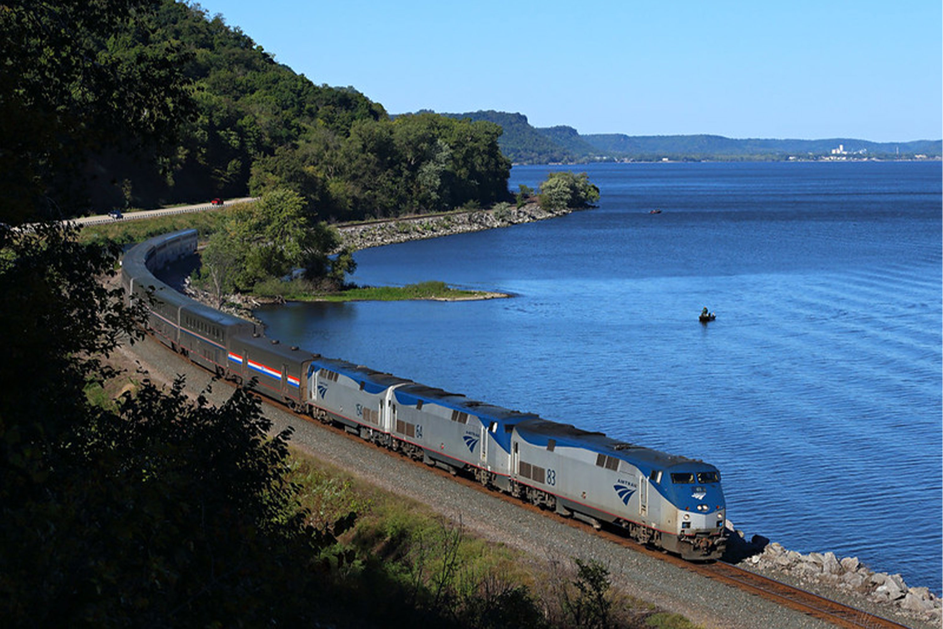 Amtrak 8 Maple Springs train