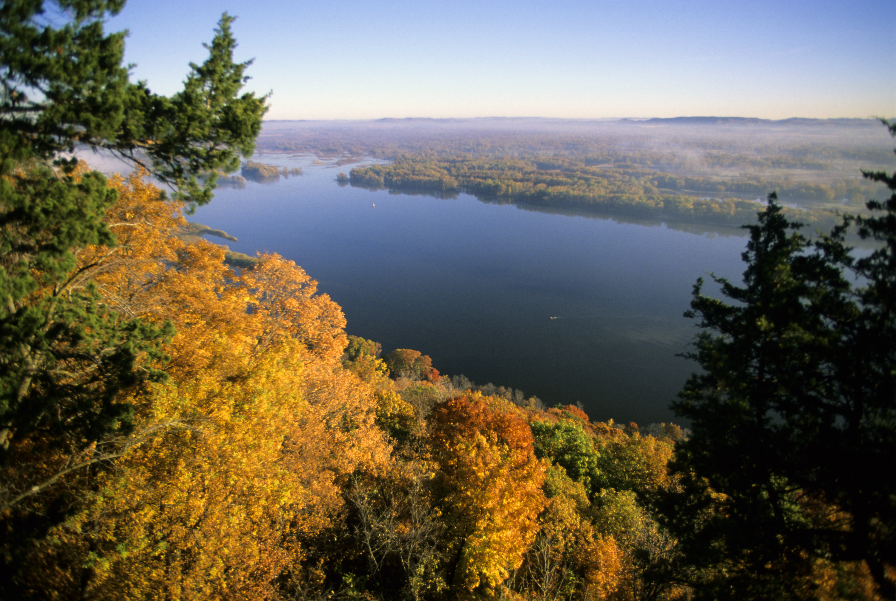 Scenic overlook of the Mississippi River from Great River Bluffs State Park