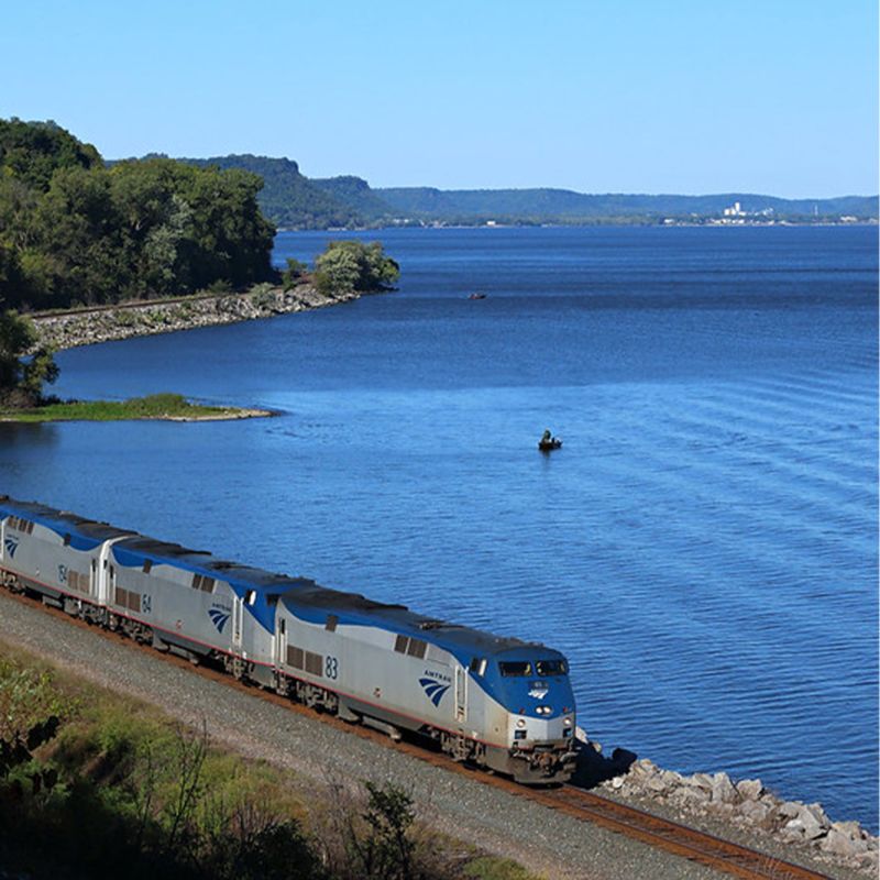 Amtrak 8 Maple Springs train